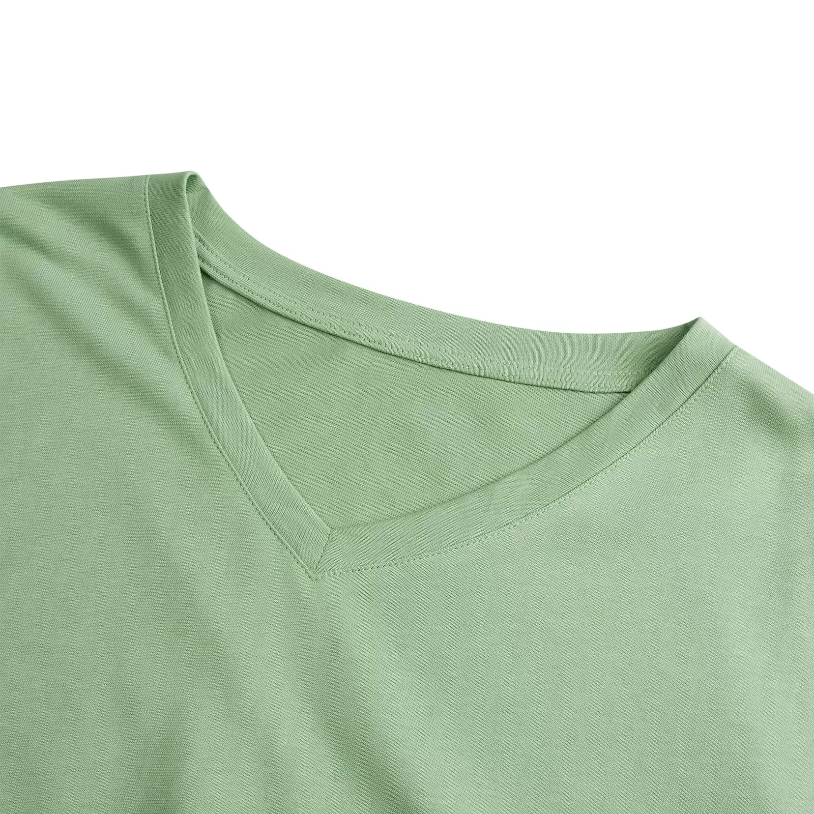 ESSENTIAL V-NECK TEE