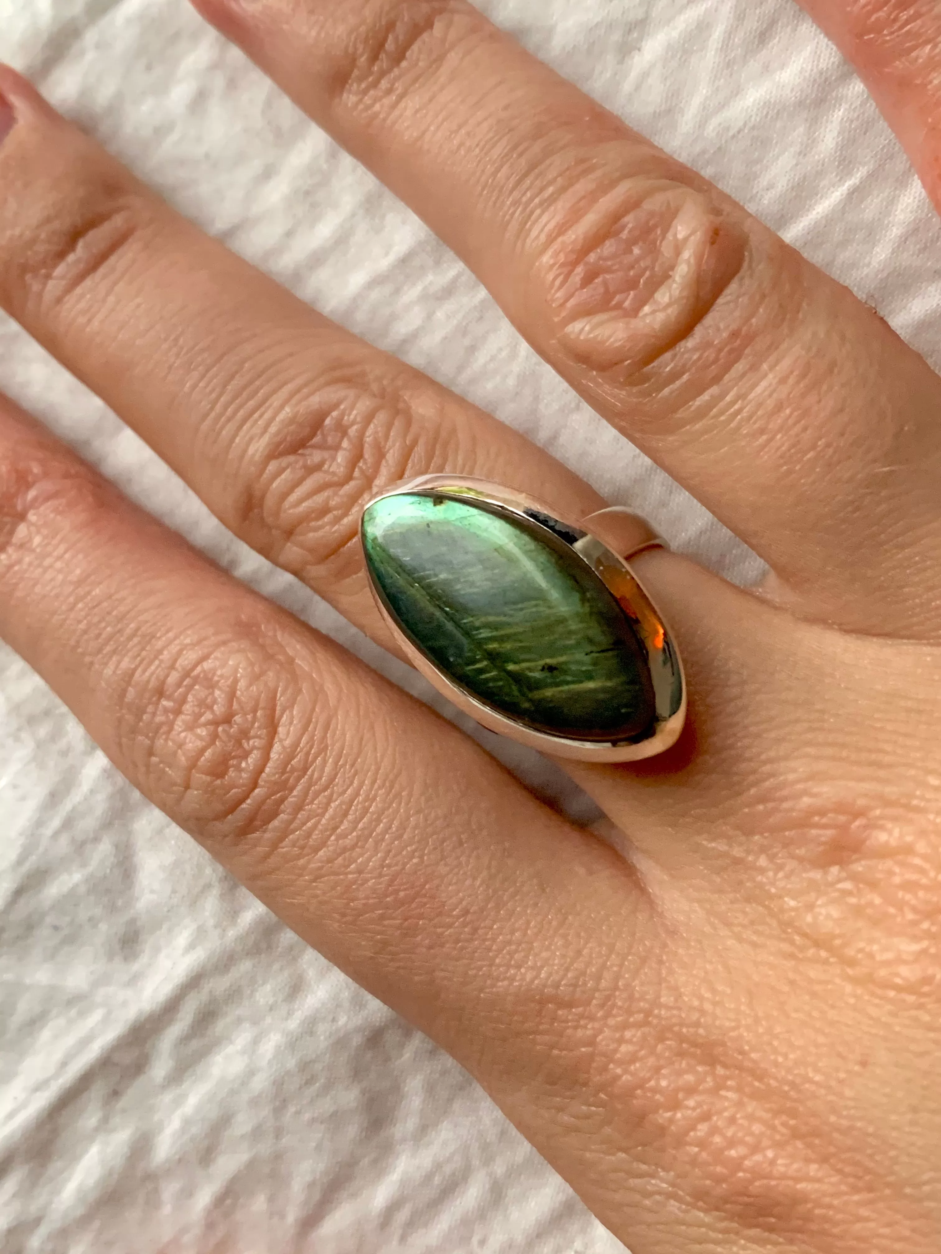 Labradorite Akoni Ring - Regular Marquise