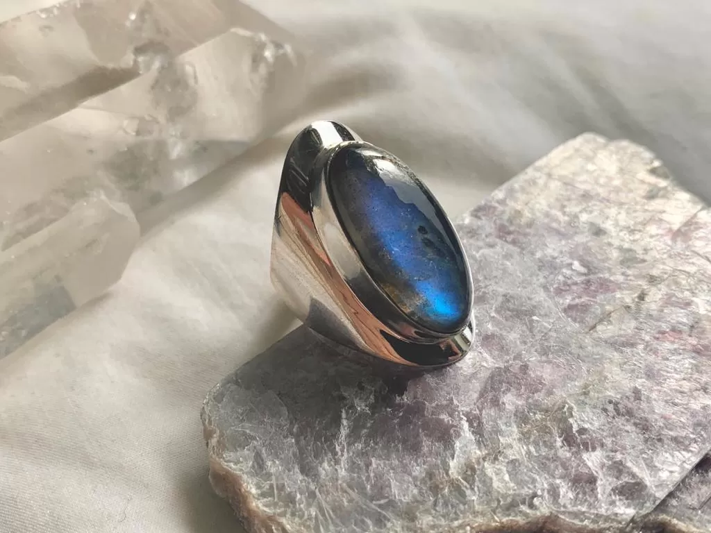 Labradorite Medea Ring - Long Oval