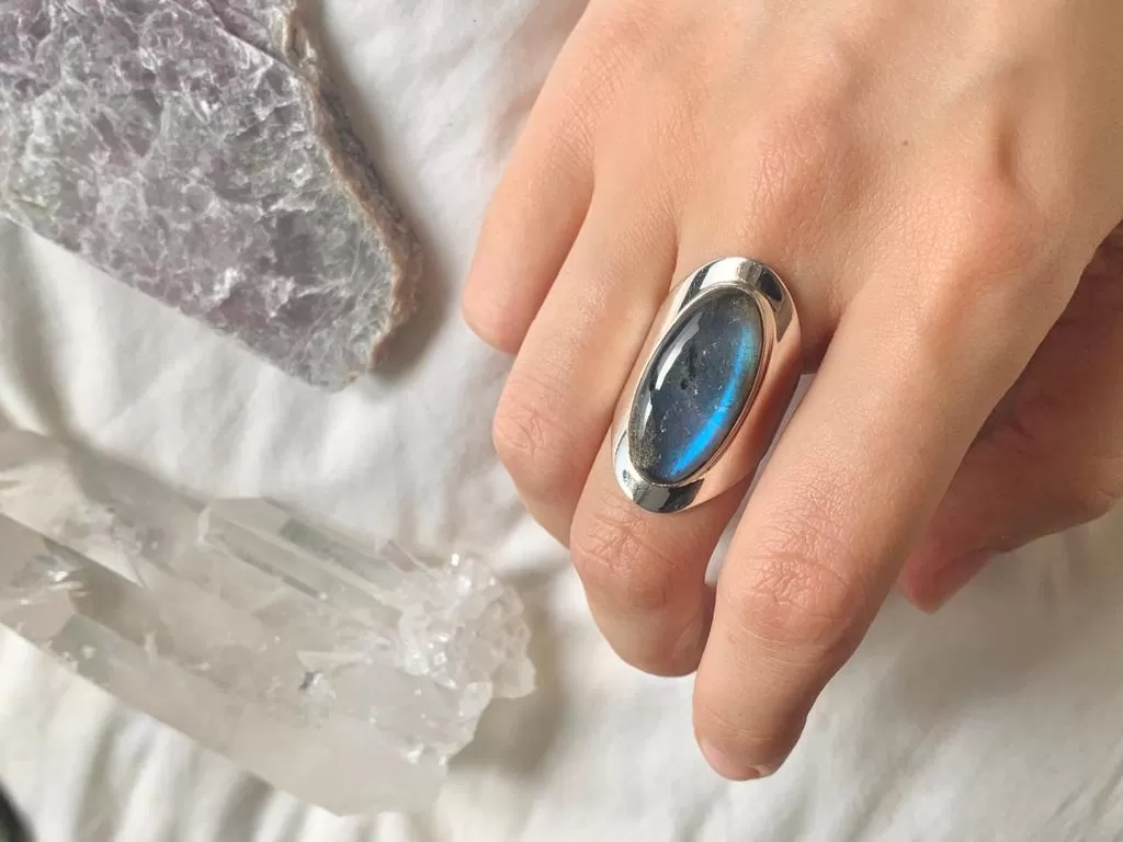 Labradorite Medea Ring - Long Oval