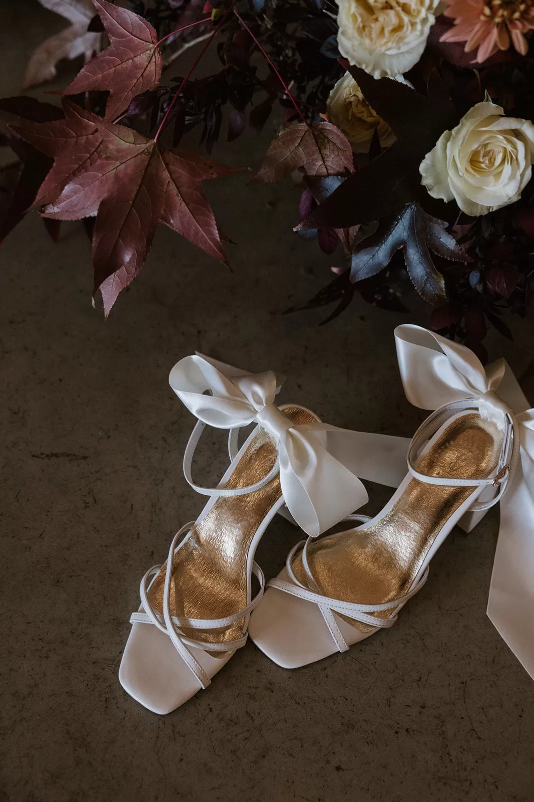 RADIANT - IVORY SANDALS WITH SATIN BOW