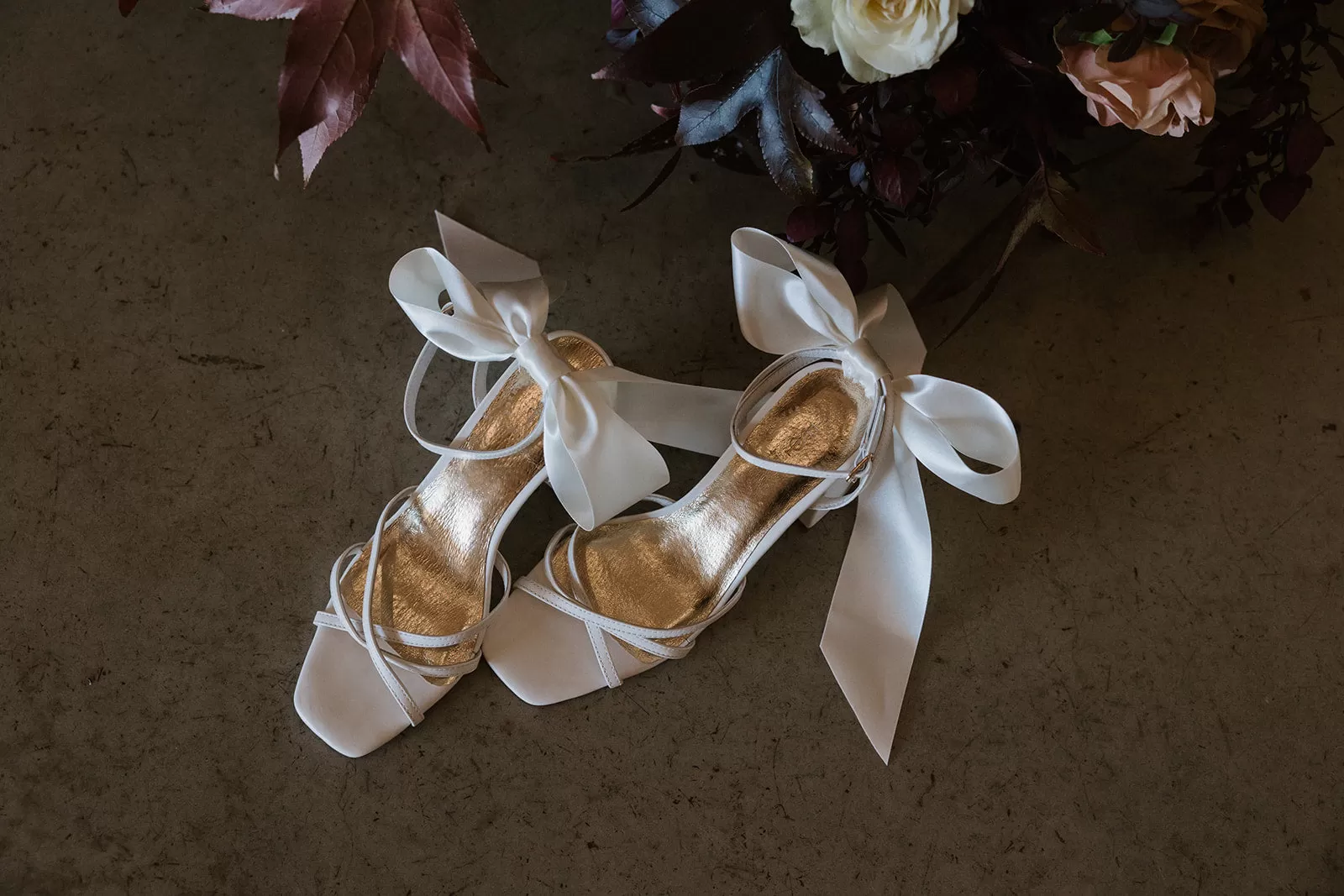 RADIANT - IVORY SANDALS WITH SATIN BOW