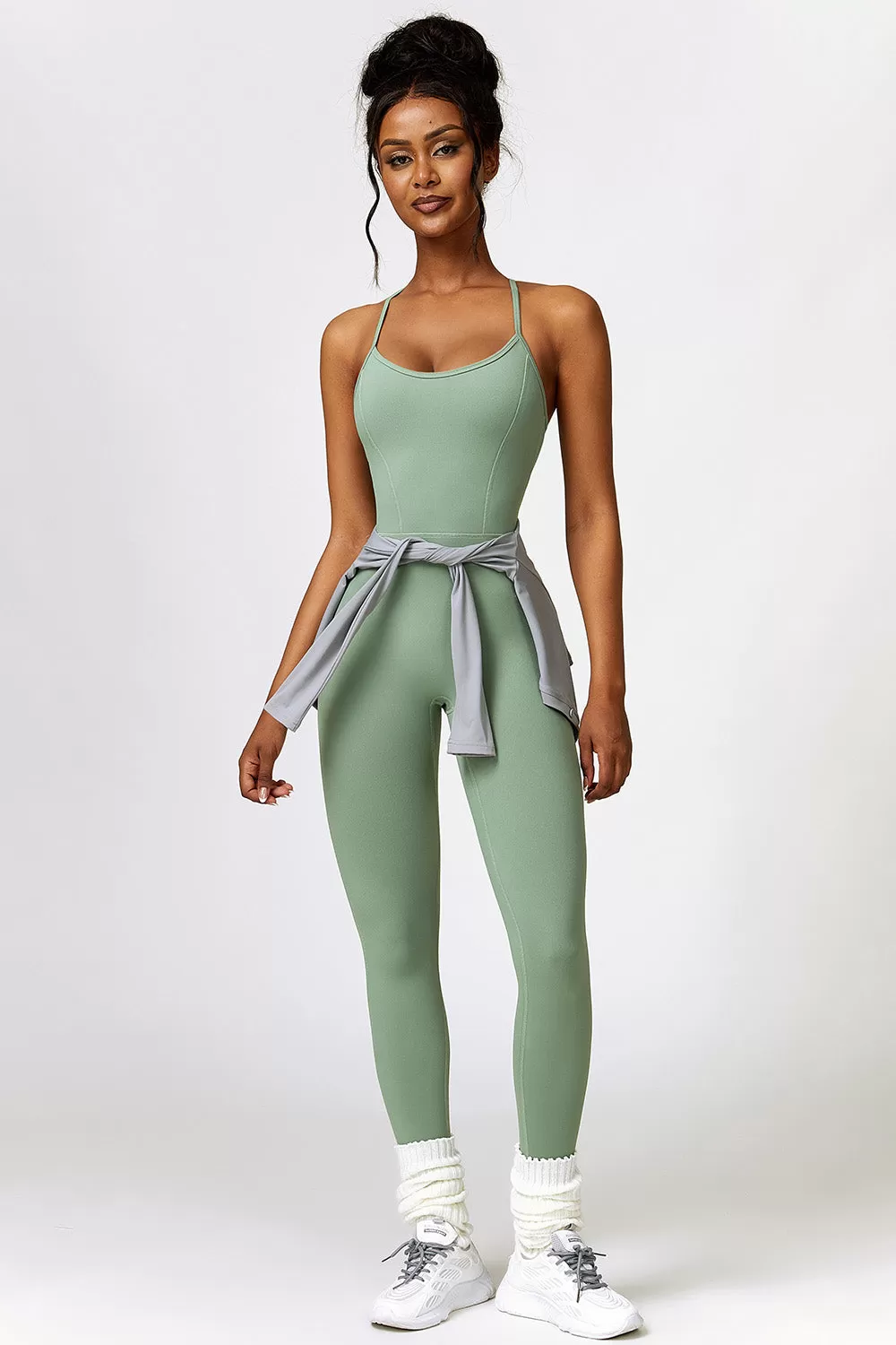 Sport-Jumpsuit mit Spaghettiträgern und offenem Rücken