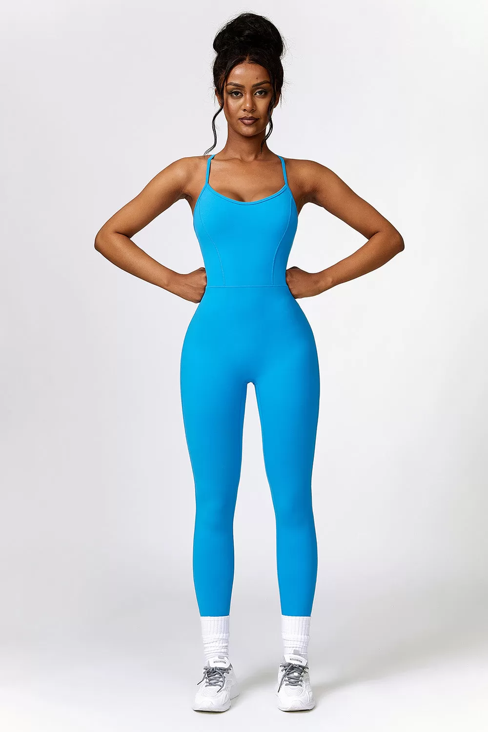 Sport-Jumpsuit mit Spaghettiträgern und offenem Rücken